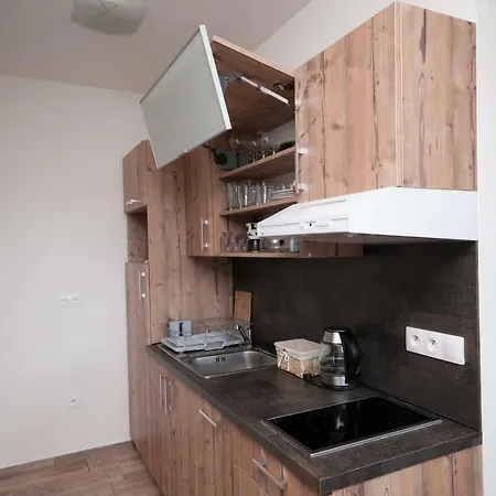 Biela Put - Jasna Nr. 8 * דמנובסקה דולינה